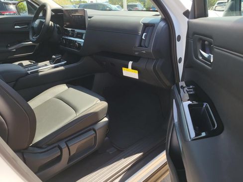 New 2026 Nissan Pathfinder SL w/ Cargo Package FWD image 11