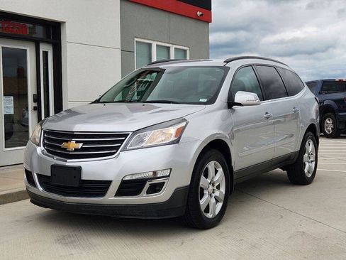 Used 2017 Chevrolet Traverse LT w/ Style and Technology Package FWD image 29