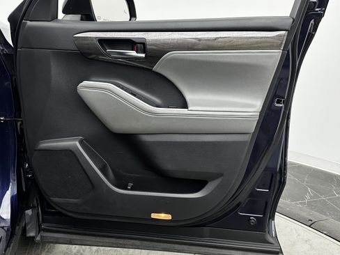 Used 2023 Toyota Highlander Limited image 37