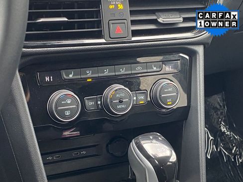 Used 2024 Volkswagen Taos SE image 30