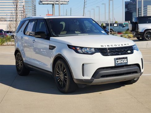 Used 2018 Land Rover Discovery SE image 3