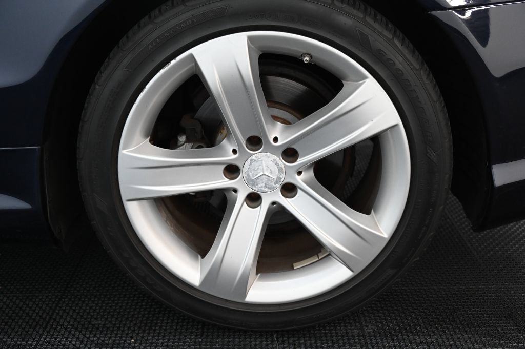 Used 2009 Mercedes-Benz SL 550 w/ Premium I Pkg image 32