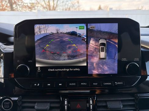 Used 2024 Nissan Pathfinder SL w/ Black Appearance Package image 31