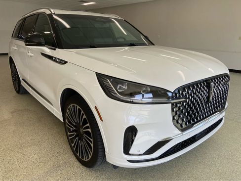 Used 2025 Lincoln Aviator Black Label image 3