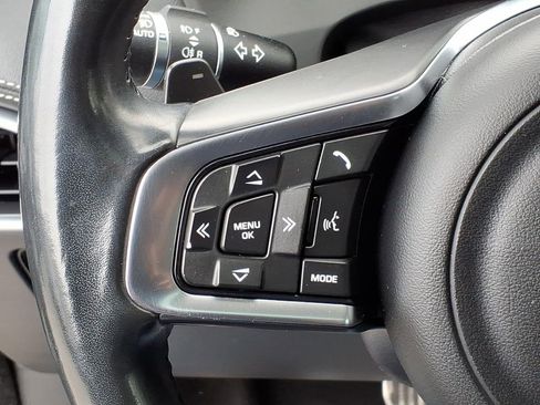 Used 2017 Jaguar F-PACE R-Sport image 18
