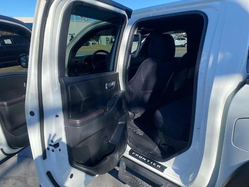 Used 2025 Nissan Frontier PRO-4X image 26