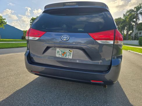 Used 2014 Toyota Sienna LE FWD image 6