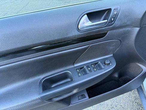Used 2010 Volkswagen Jetta TDI FWD image 40