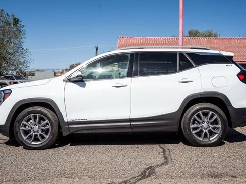 Used 2024 GMC Terrain SLT AWD/4WD image 8