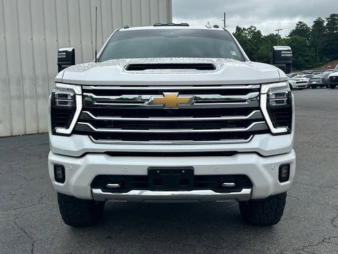 Used 2024 Chevrolet Silverado 2500 High Country w/ High Country Premium Package AWD/4WD image 3