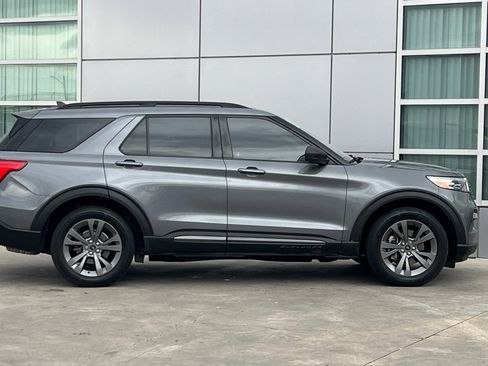 Used 2021 Ford Explorer XLT w/ Equipment Group 202A image 3