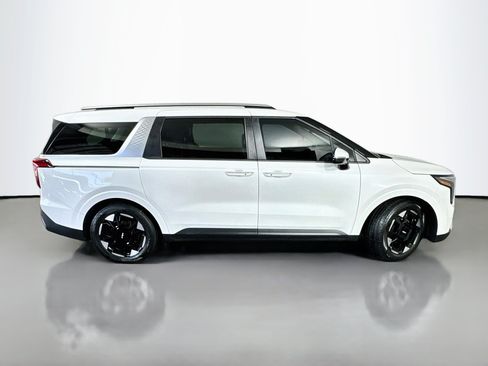 Used 2025 Kia Carnival EX FWD image 8