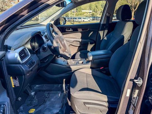 Used 2016 Kia Sorento LX image 17
