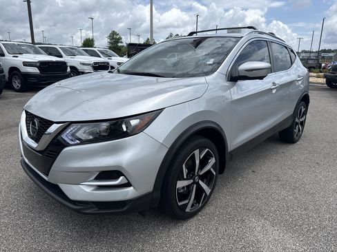 Used 2021 Nissan Rogue Sport SL FWD image 3