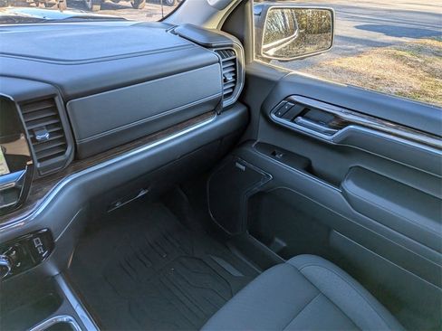 Used 2025 GMC Sierra 1500 Elevation w/ Preferred Package image 17