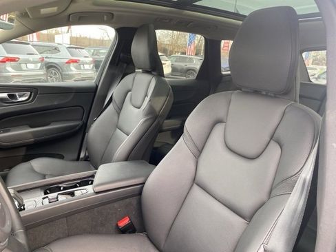 Used 2022 Volvo XC60 B5 Momentum w/ Climate Package image 13