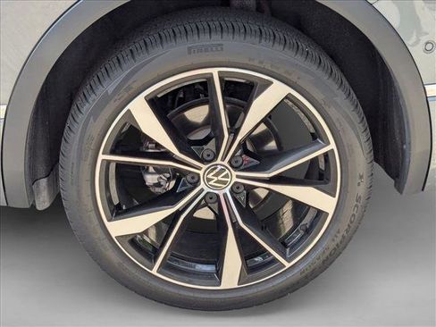 Used 2024 Volkswagen Tiguan SEL R-Line image 20