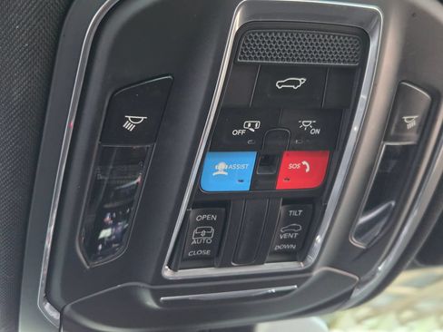 Certified 2022 Jeep Grand Cherokee Altitude AWD/4WD image 12