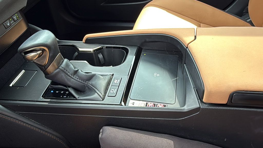 Used 2023 Lexus ES 300h w/ Premium Package FWD image 38