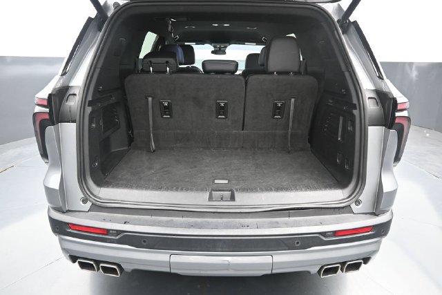 Used 2025 Chevrolet Traverse LT AWD/4WD image 9