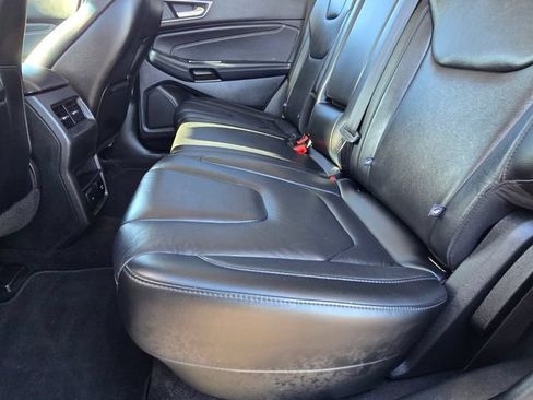 Used 2019 Ford Edge Titanium FWD image 11