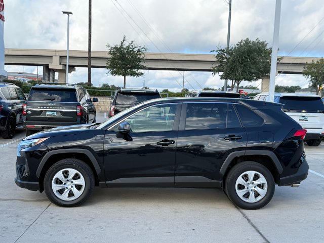 Used 2025 Toyota RAV4 LE AWD/4WD image 10