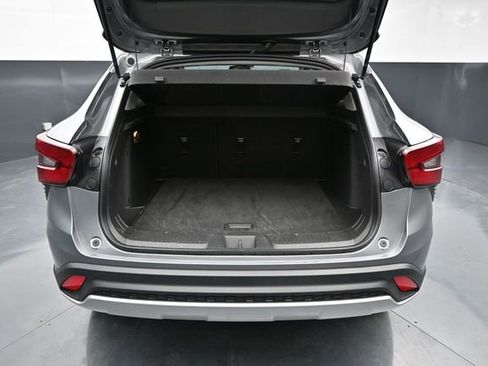 Used 2025 Chevrolet Trax LT FWD image 9