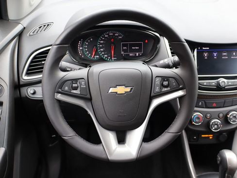 Used 2022 Chevrolet Trax LT w/ LT Convenience Package AWD/4WD image 15