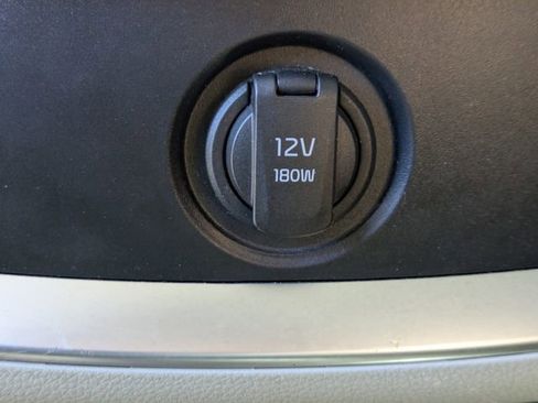 Used 2022 Kia Carnival EX image 16