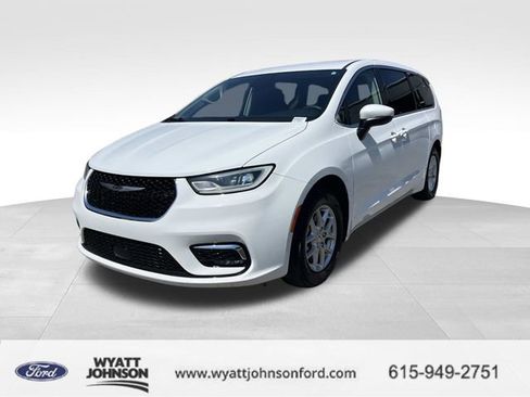 Used 2023 Chrysler Pacifica Touring-L image 7