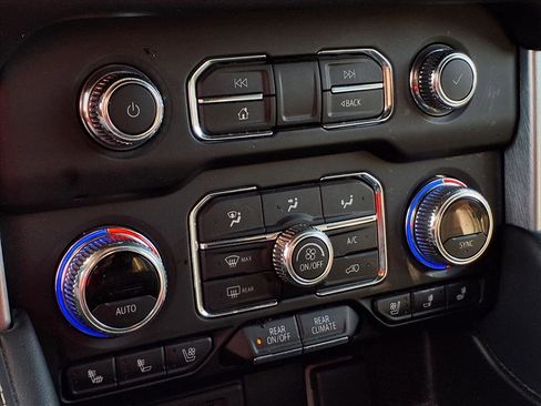 Used 2021 GMC Yukon SLT w/ SLT Premium Package image 10