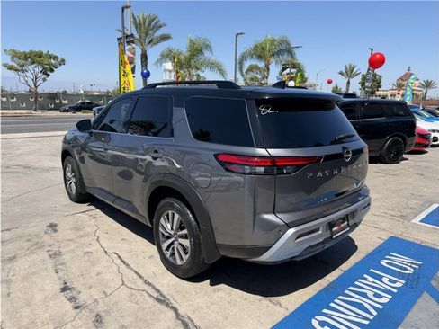 Used 2022 Nissan Pathfinder SL FWD image 11