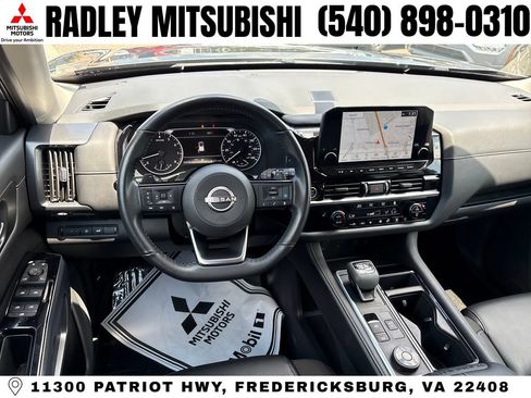 Used 2023 Nissan Pathfinder SL AWD/4WD image 13