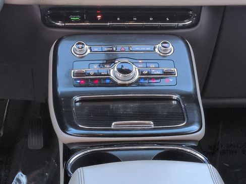Certified 2021 Lincoln Nautilus Reserve AWD/4WD image 19
