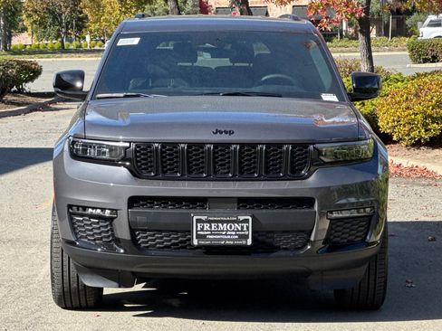New 2025 Jeep Grand Cherokee L Limited w/ Black Appearance Package image 8