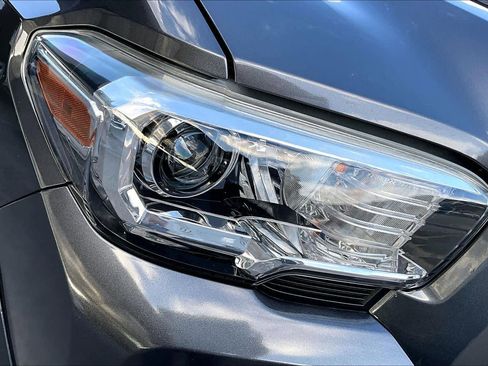 Used 2017 Toyota Tacoma SR5 w/ Tow Package image 26