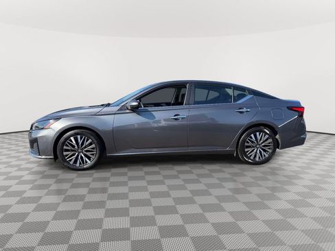Used 2023 Nissan Altima 2.5 SV FWD image 5