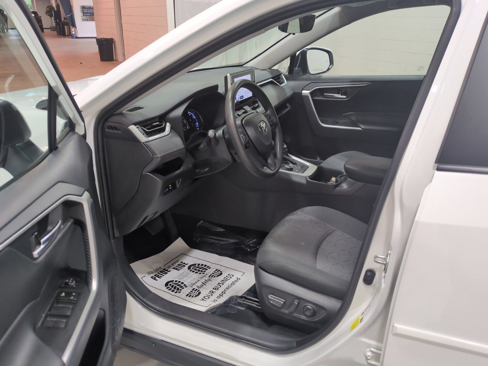 Used 2024 Toyota RAV4 XLE AWD/4WD image 16