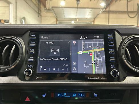 Used 2020 Toyota Tacoma SR5 AWD/4WD image 29