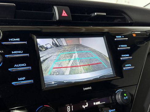 Used 2020 Toyota Camry SE image 25