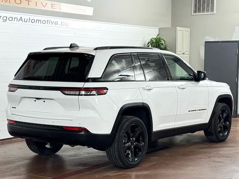 Used 2022 Jeep Grand Cherokee Altitude image 3