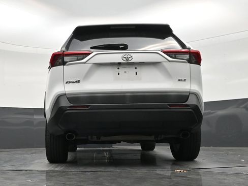 Used 2019 Toyota RAV4 XLE Premium FWD image 23