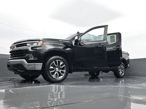 Used 2023 Chevrolet Silverado 1500 LT AWD/4WD image 32