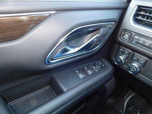 Used 2024 GMC Yukon SLE image 37