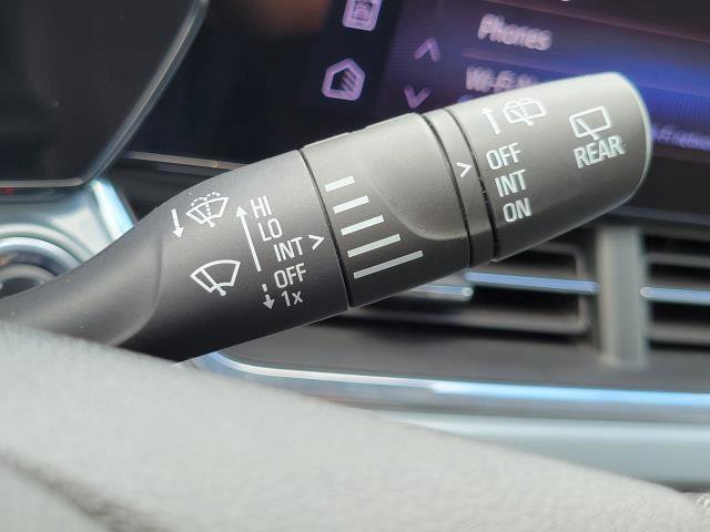 Used 2025 Chevrolet Trax LT FWD image 17