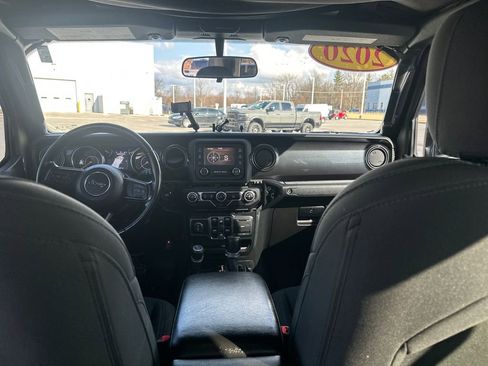 Used 2020 Jeep Gladiator Sport image 30