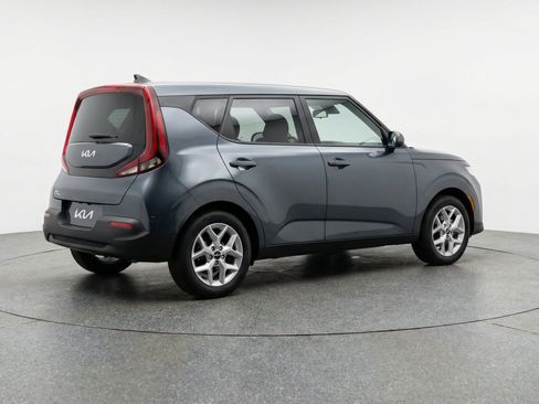 Used 2025 Kia Soul LX w/ LX Technology Package FWD image 9