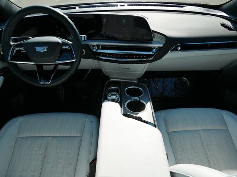 Certified 2024 Cadillac Lyriq Sport w/ LPO, Floor Liner Package AWD/4WD image 8