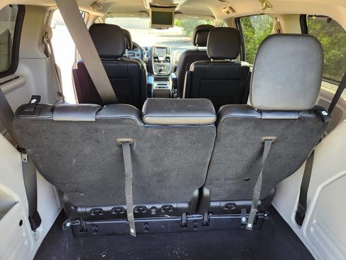 Used 2013 Chrysler Town & Country Touring-L w/ Entertainment Group #2 image 16