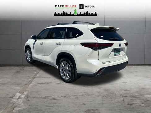 Certified 2021 Toyota Highlander Limited AWD/4WD image 3